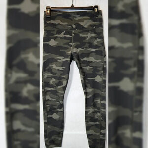 Athleta ultimate 7/8 tight camo leggings